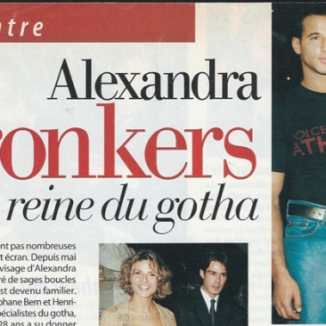 Alexandra Bronkers monte les marches